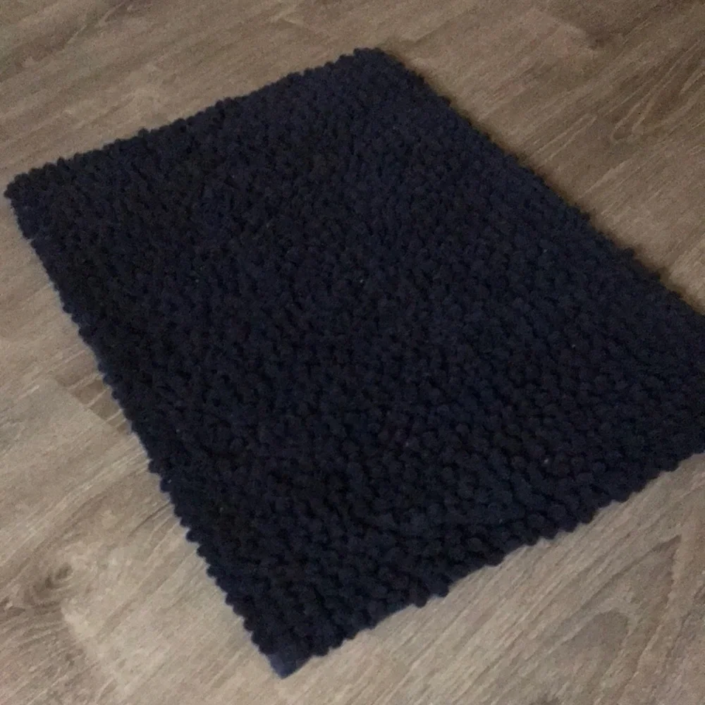Great condition, bath rug blue 2ft width 1 1/2 ft length